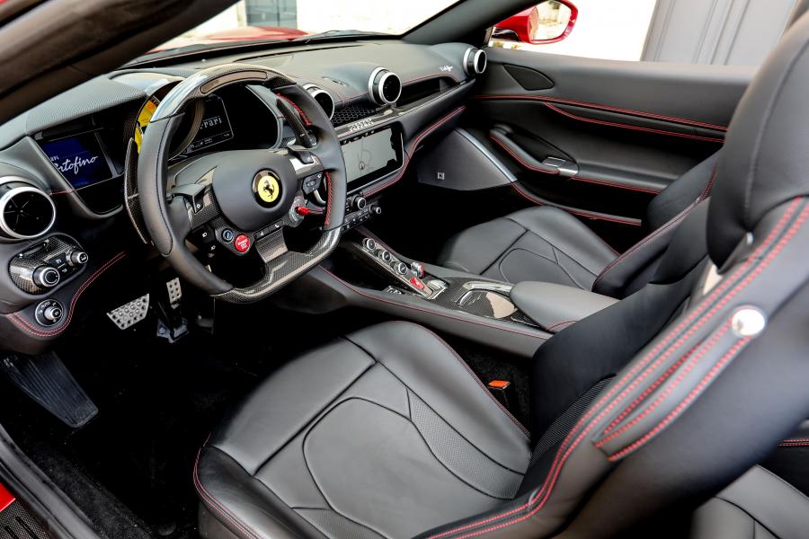 Интерьер Ferrari Portofino 2017 года  (фото 87 из 115)